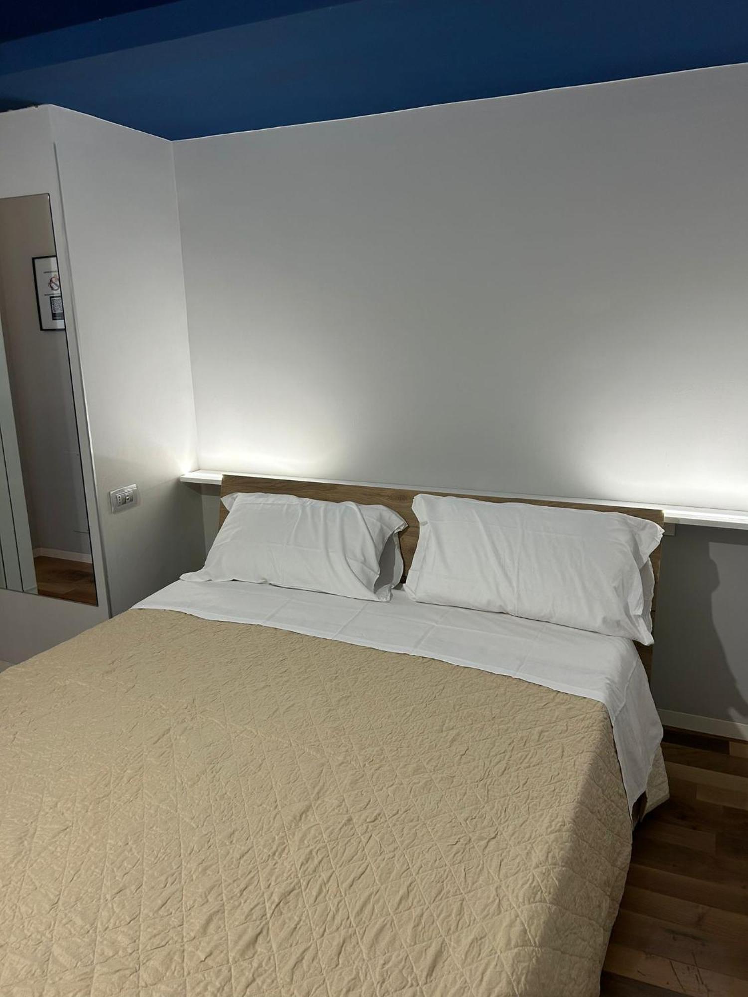 B&B Serangi - Il Piacere Di Sentirsi A Casa チェルコラ エクステリア 写真